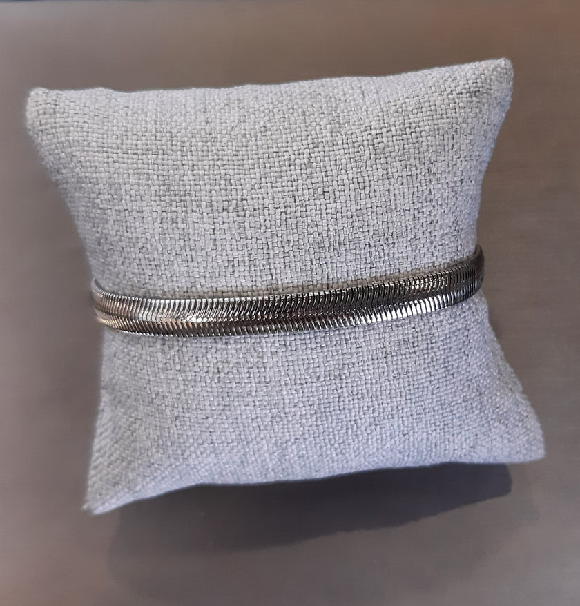 Pulsera planchada gruesa plateada