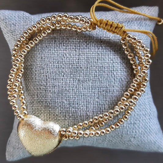 Pulsera tejida con balines y corazón