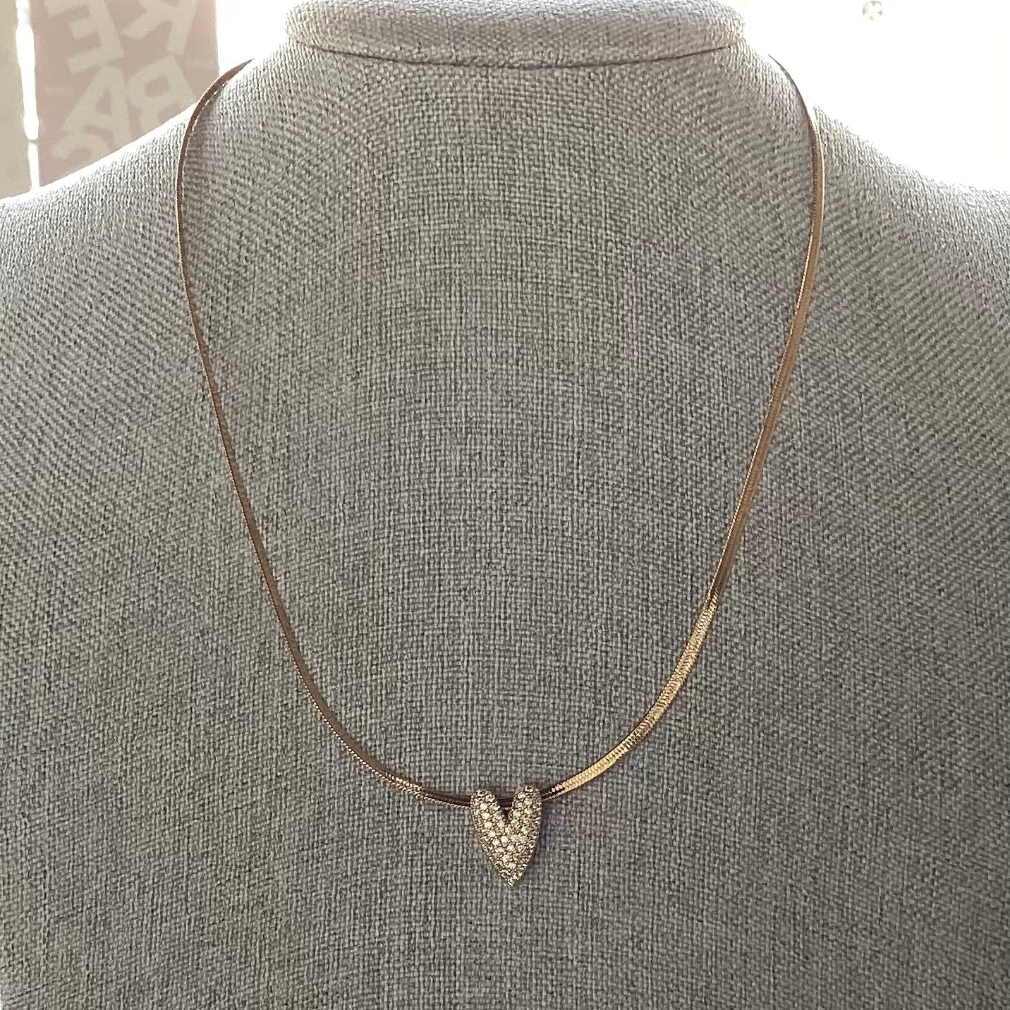 Collar de corazón con cadena planchada