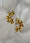 Arete flor incompleta con Perla