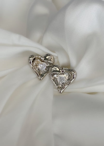 Arete corazón con brillito al centro