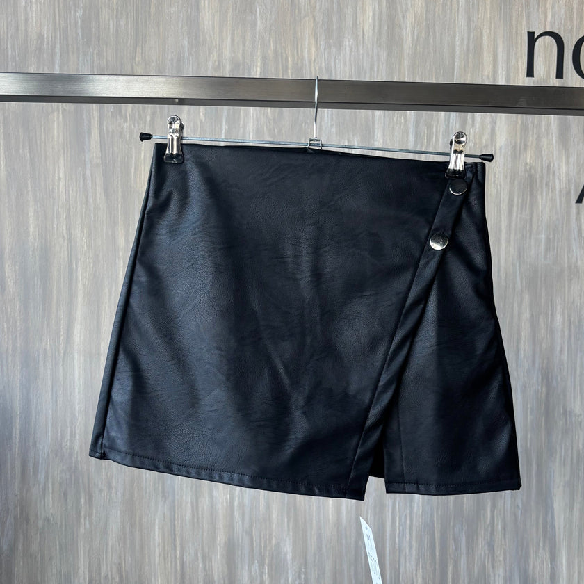 Falda short vinipiel