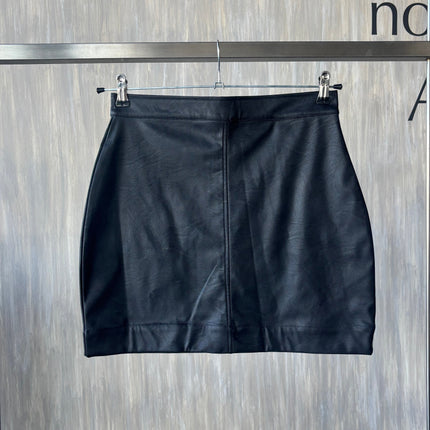 Falda corta entubada