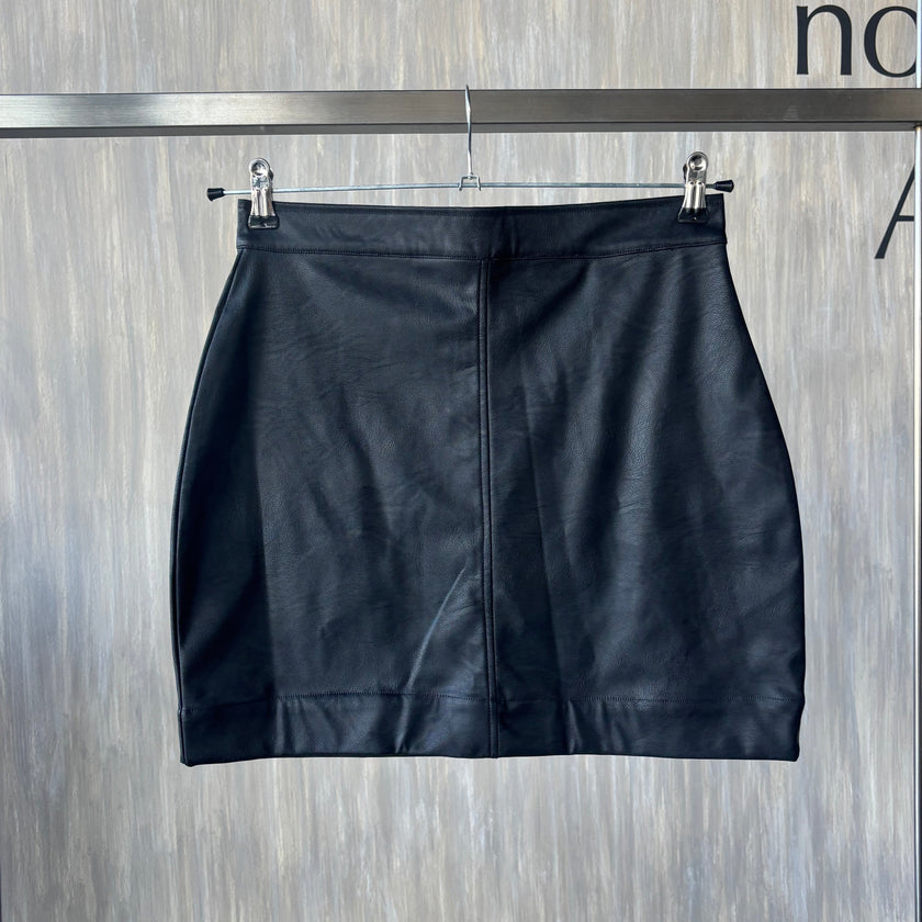 Falda corta entubada