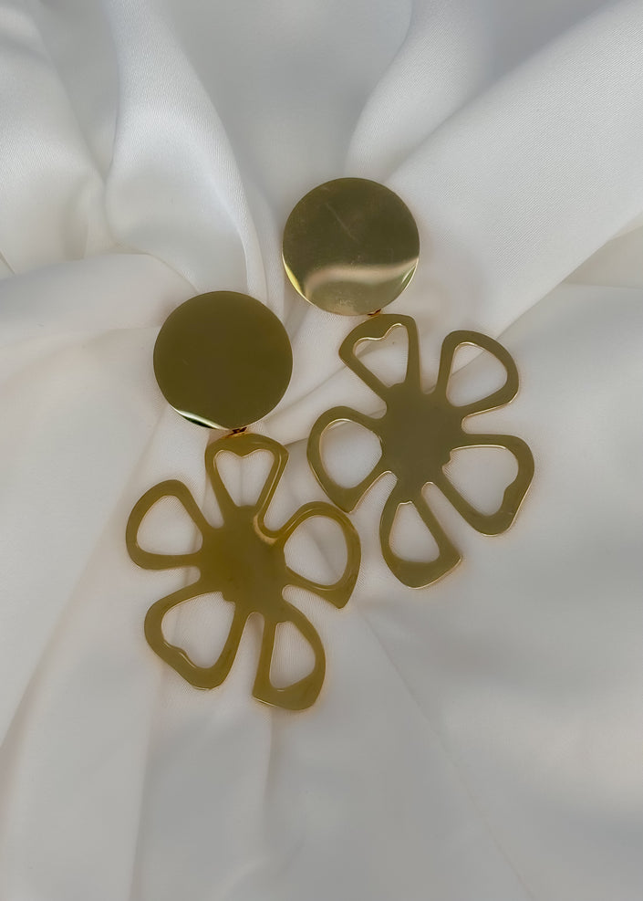 Arete silueta flor