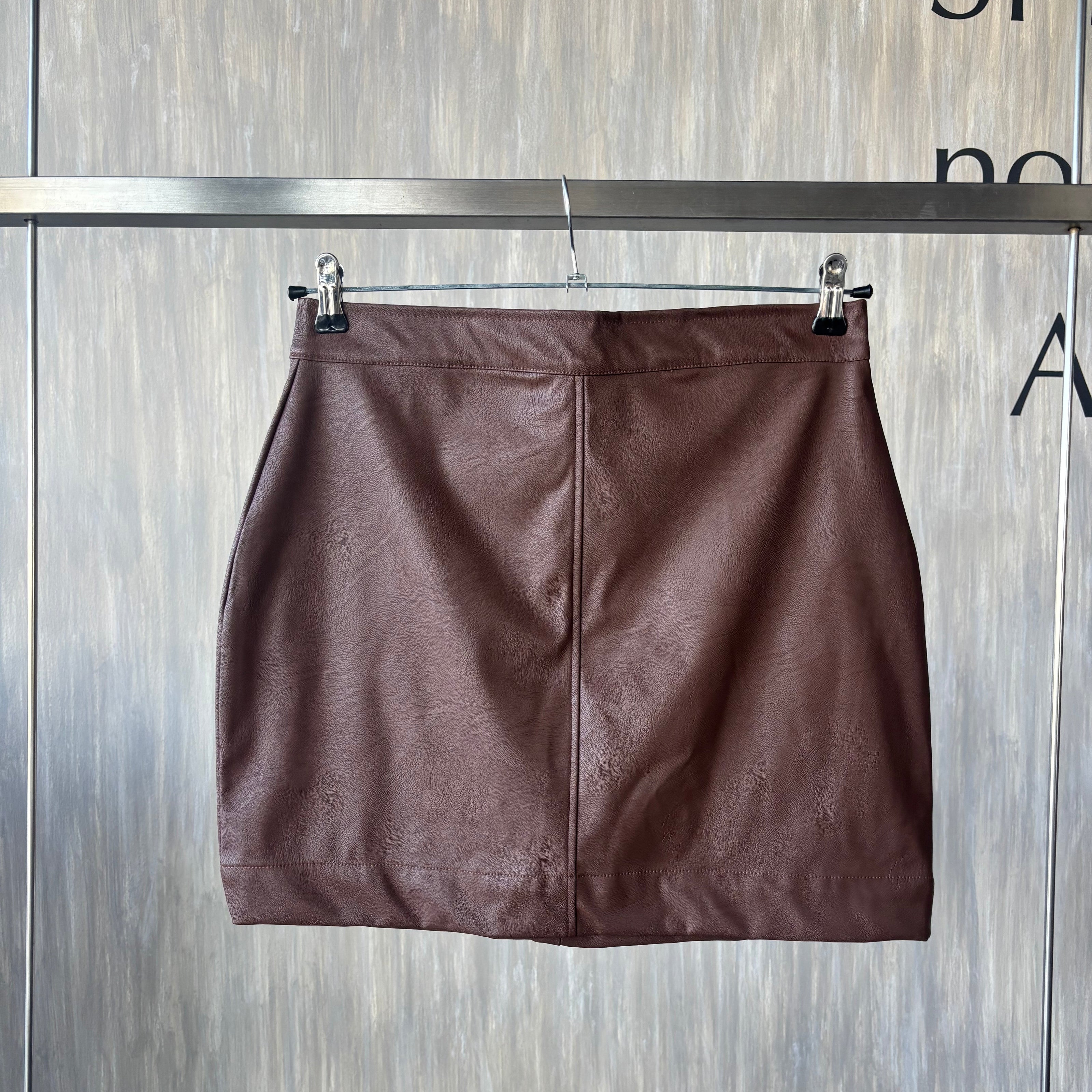 Falda corta entubada