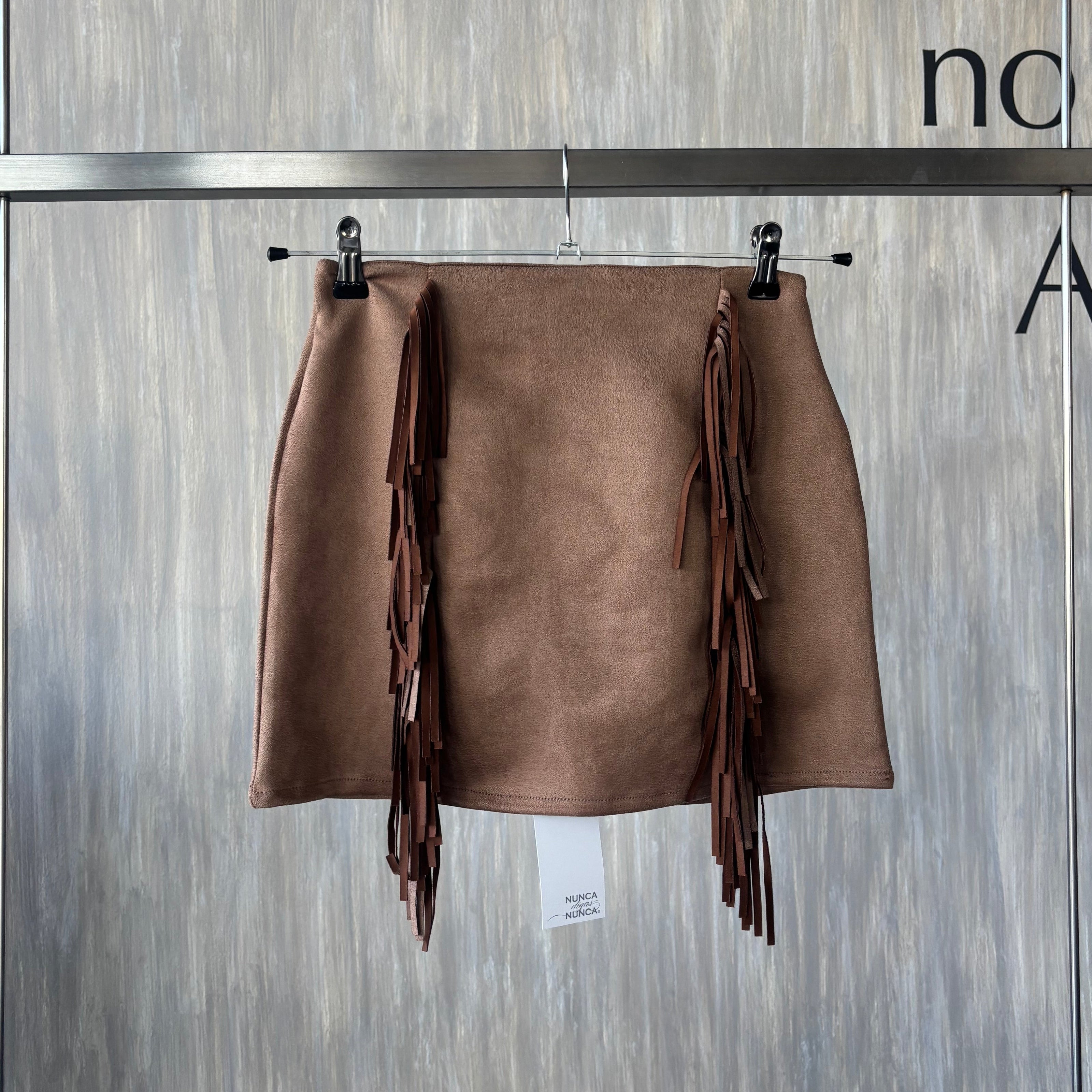 Falda ante con flecos