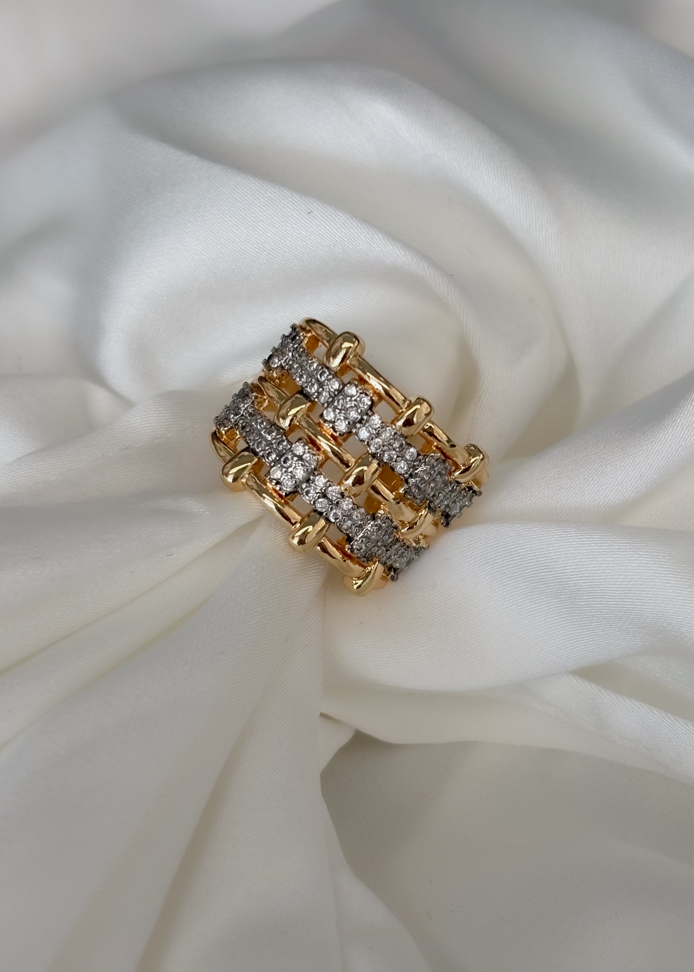 Anillo red con brillos gruesos