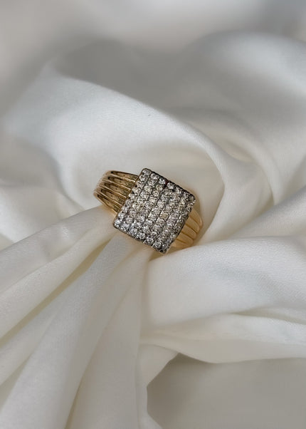 Anillo con cuadrado de brillos