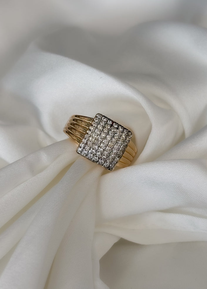 Anillo con cuadrado de brillos