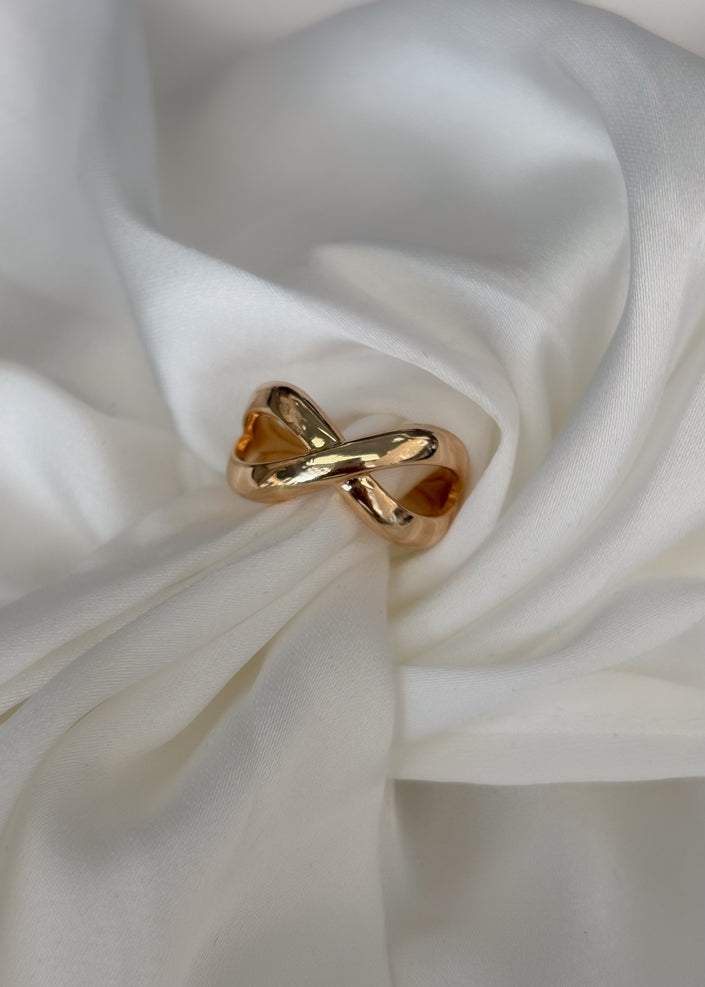 Anillo infinito dorado