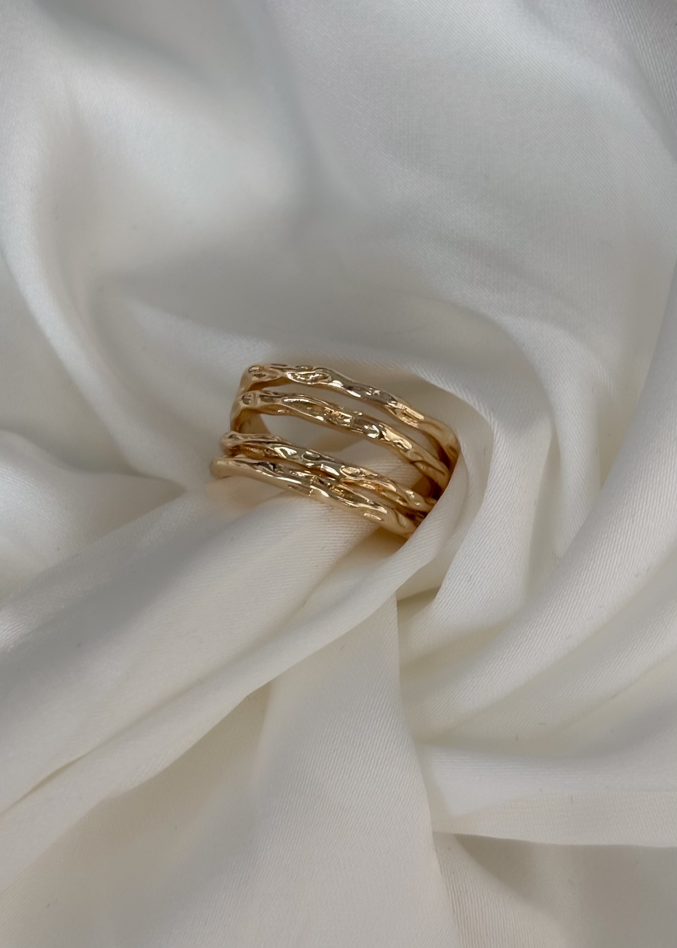 Anillo 4 líneas amartilladas