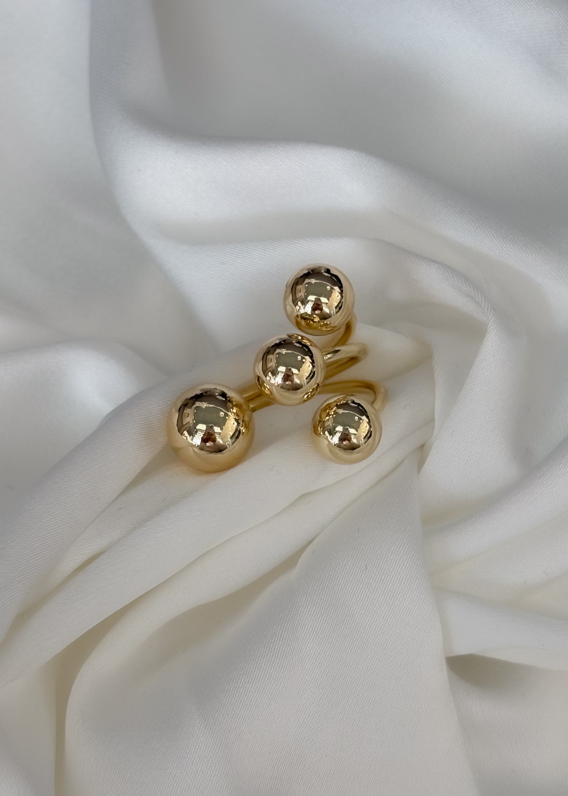 Anillo con esferas