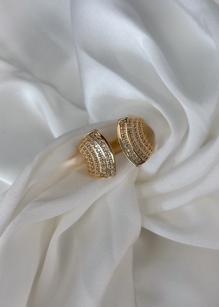 Anillo con brillos y división