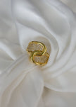 Anillo enlazado con brillos