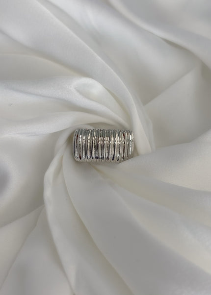 Anillo de rayas