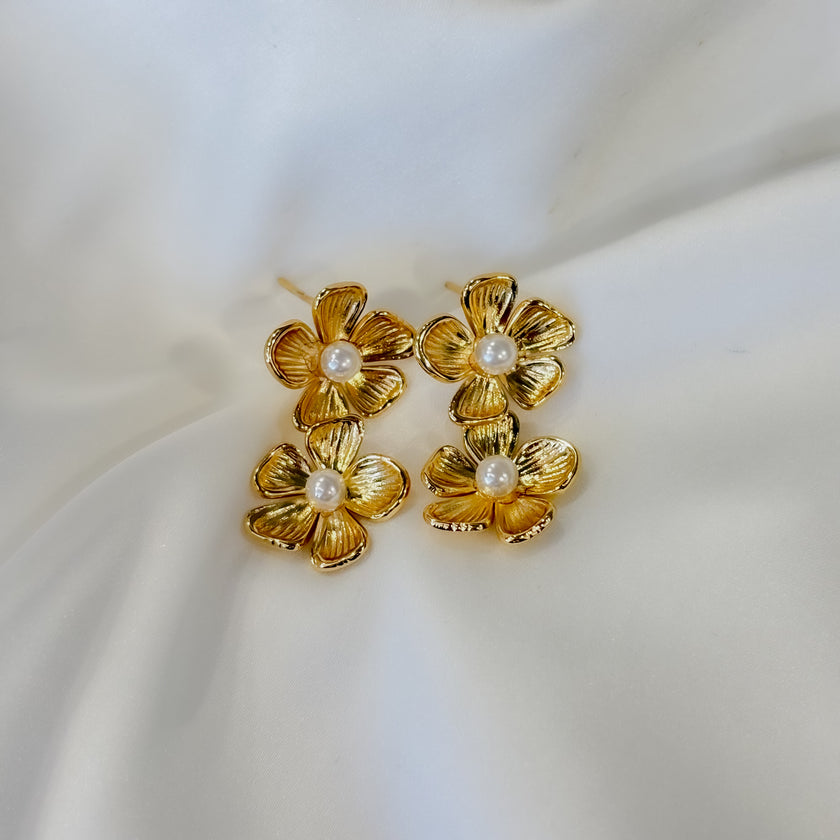 Aretes florecitas con perlas