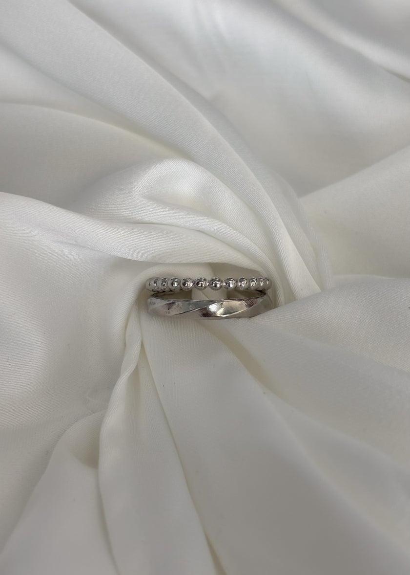 Anillo con mini bolitas