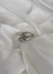 Anillo abrazado con brillos