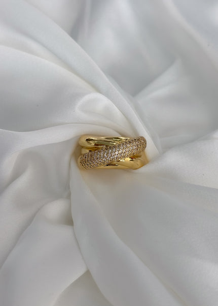 Anillo entrelazado triple con brillos