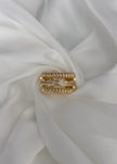 Anillo torcido con brillos en medio