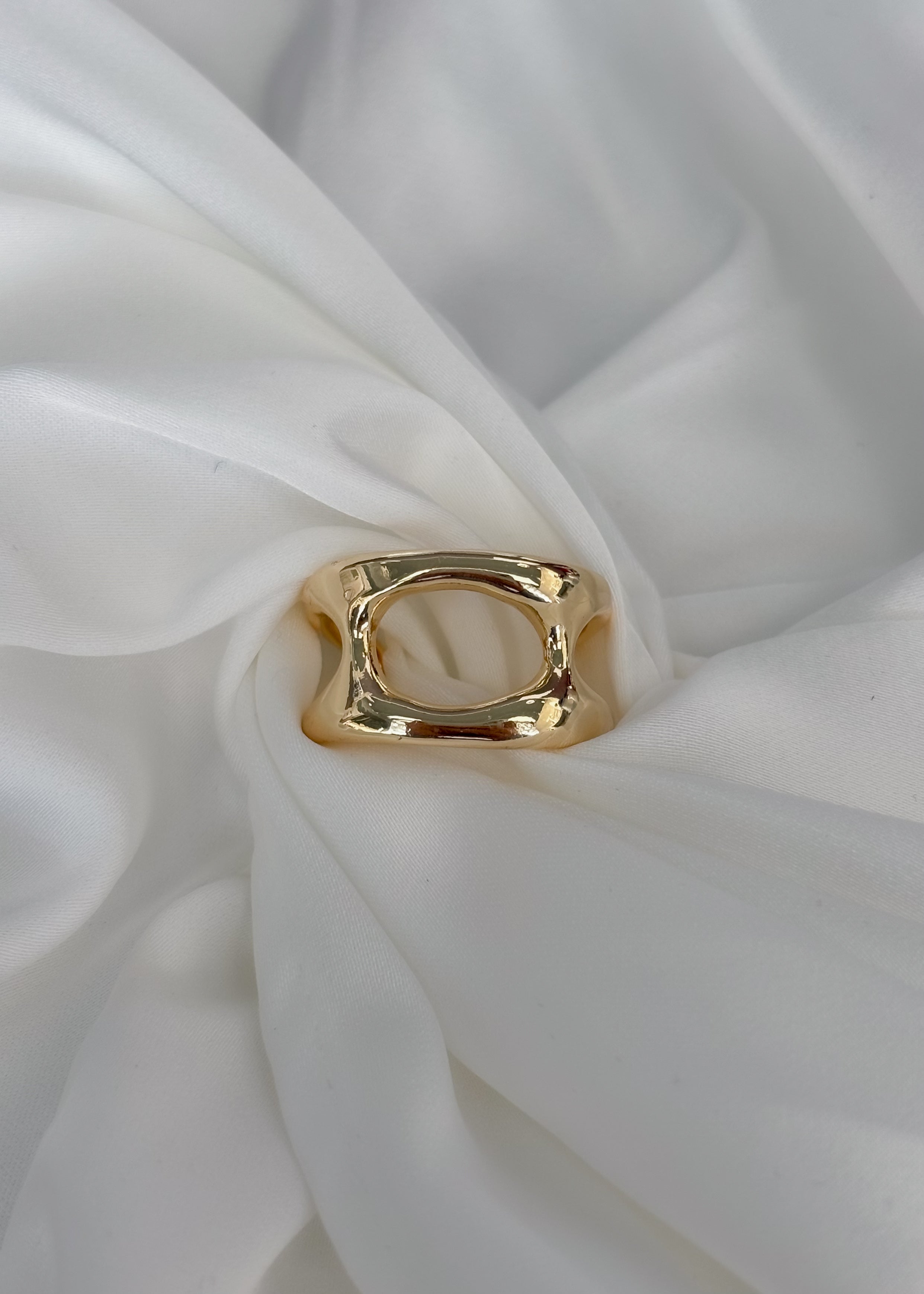 Anillo con huecos