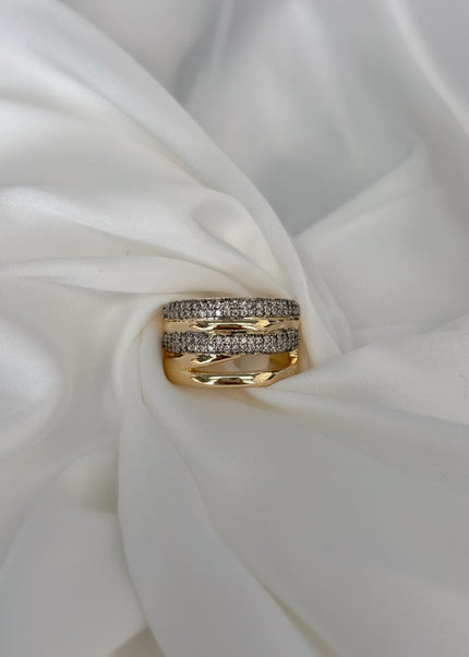 Anillo triple con brillos dobles cruzado