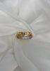 Anillo con cruce en medio con brillos