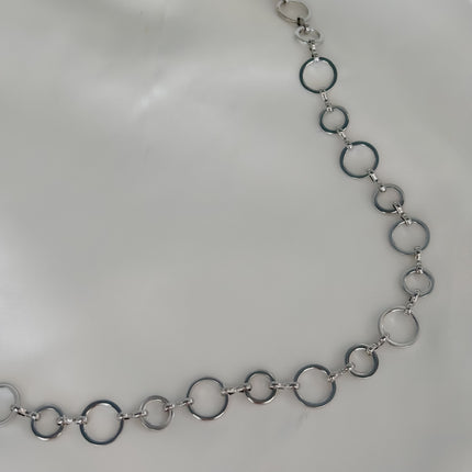 Collar circulos plateados