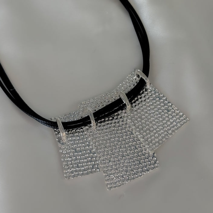 Collar caucho tres rectángulos