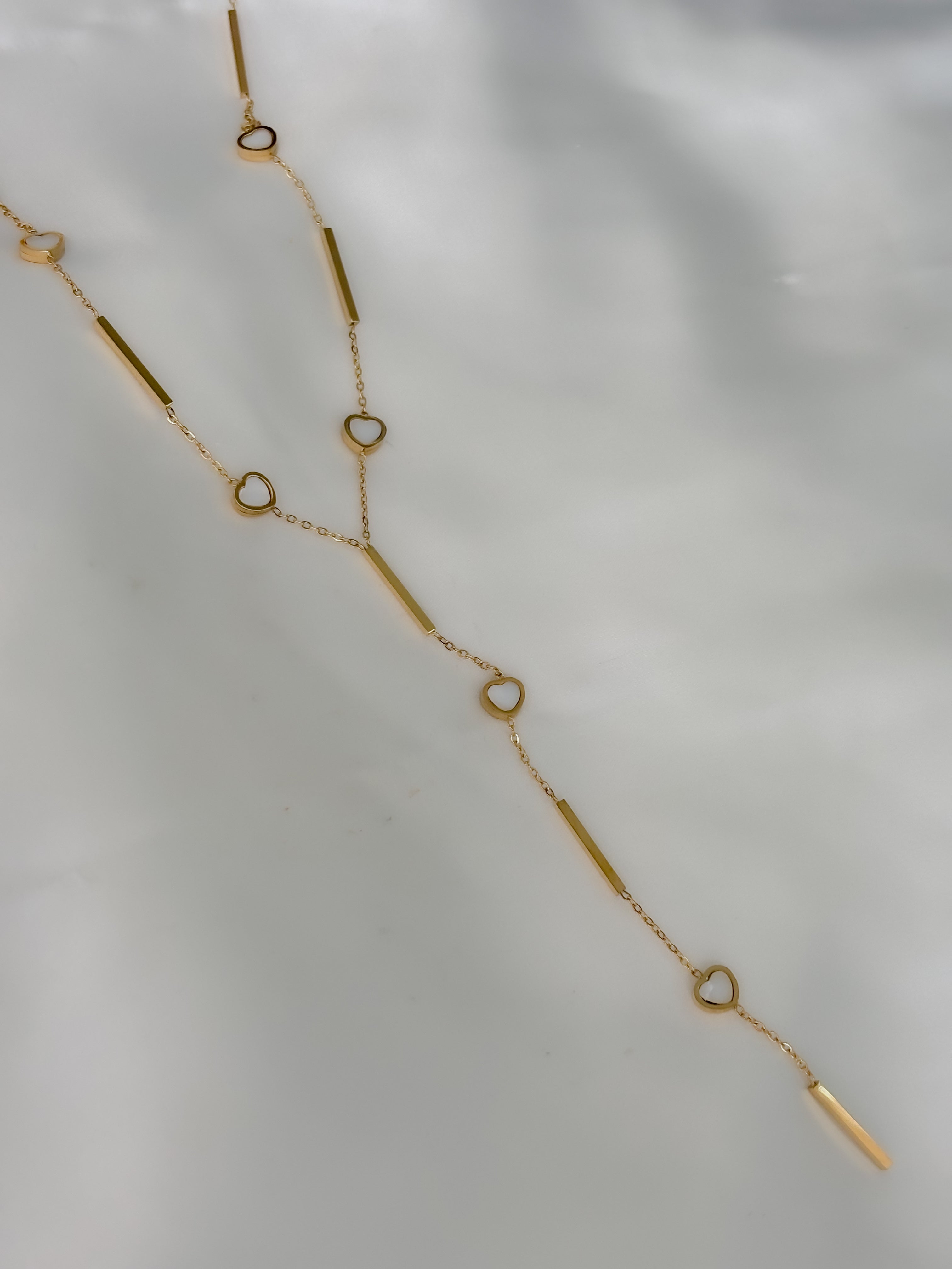 Collar con rectángulos y corazones aperlado