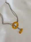 Collar con dije ovalo amartillado