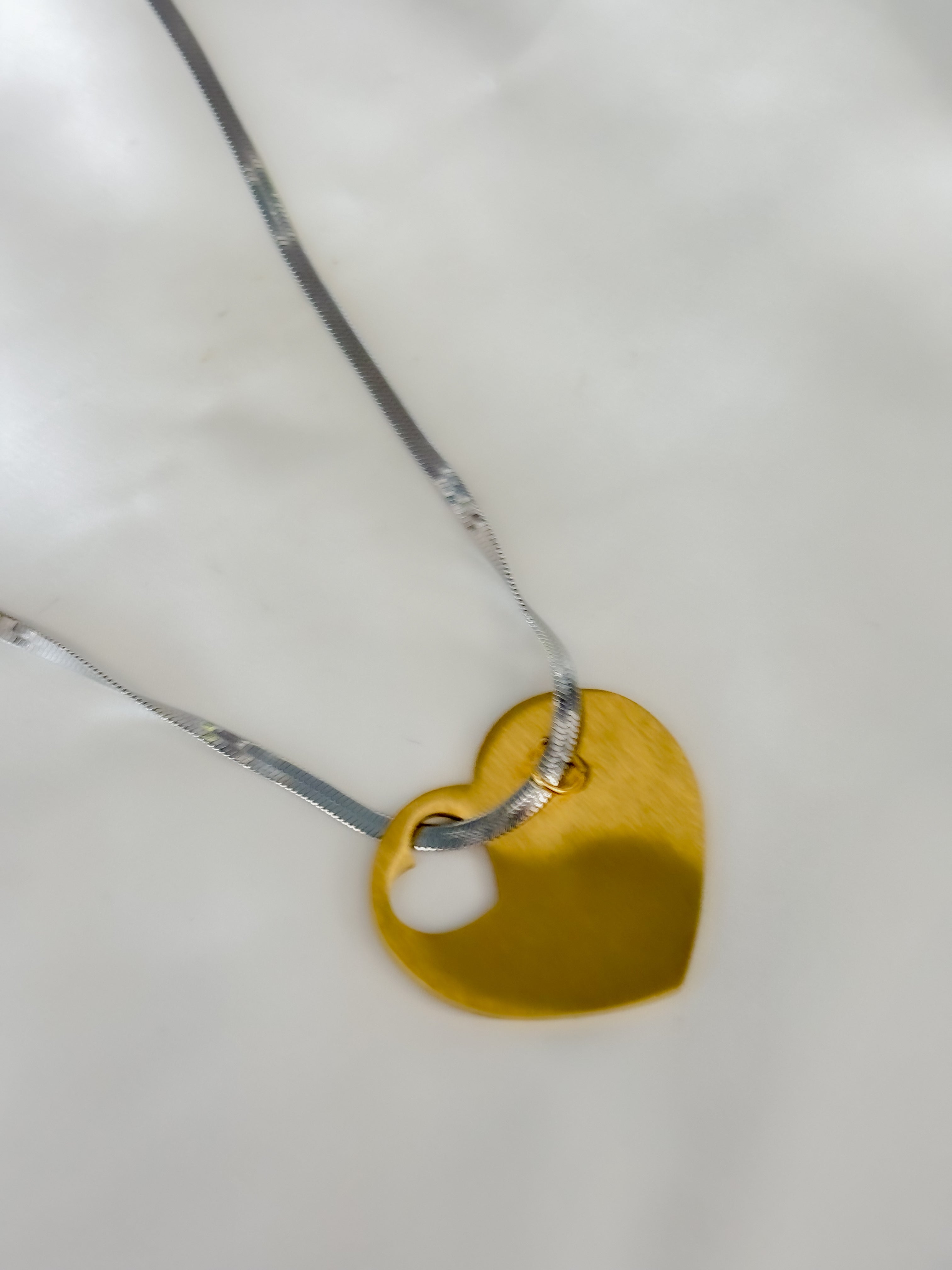 Collar planchado con dije gigante