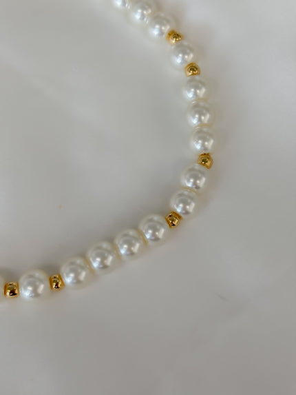Collar perlas con balines dorados de separación