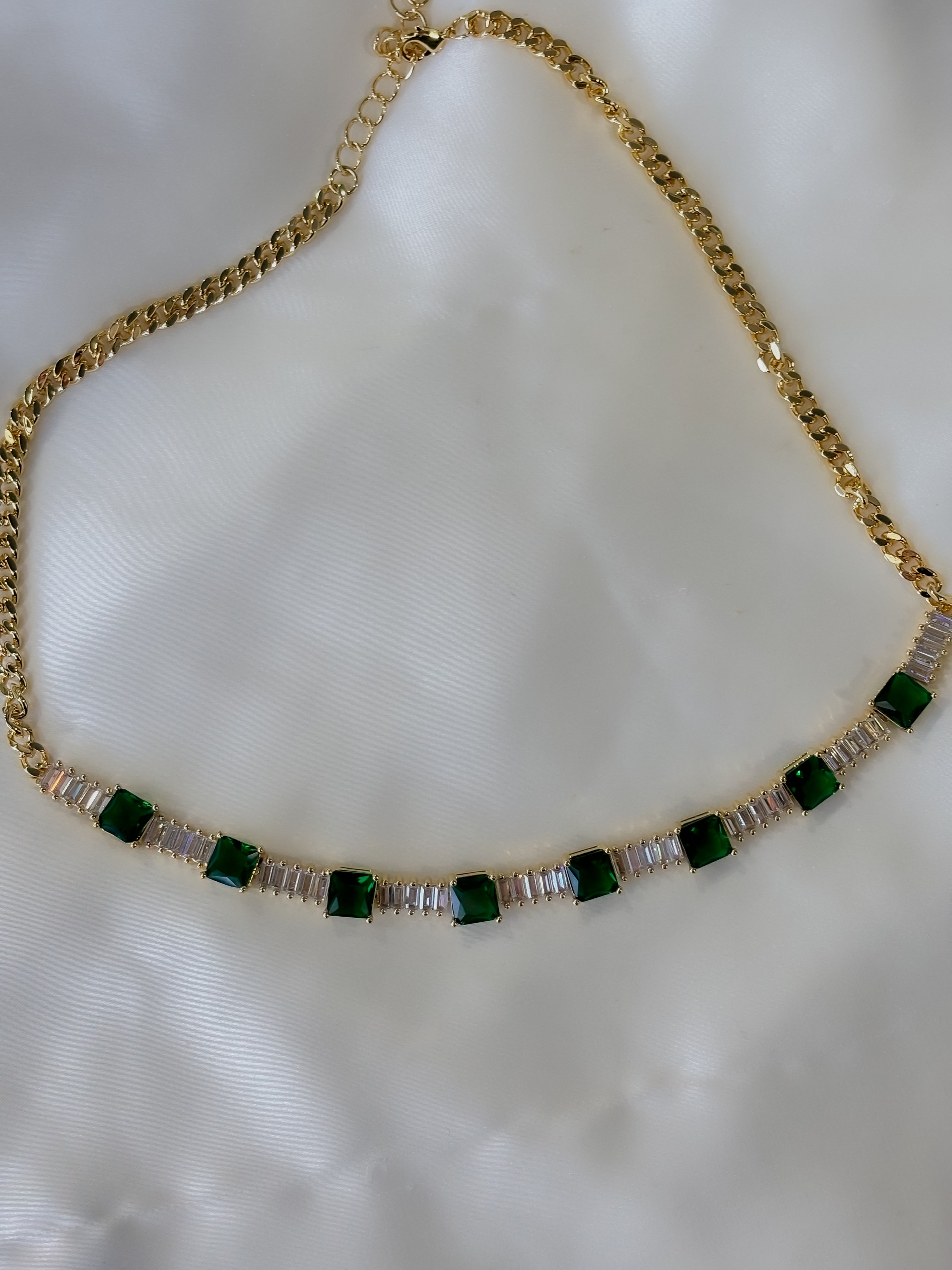 Collar cuadrado verde