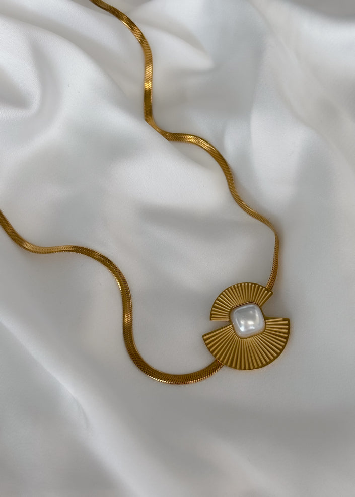 Collar dorado largo perla