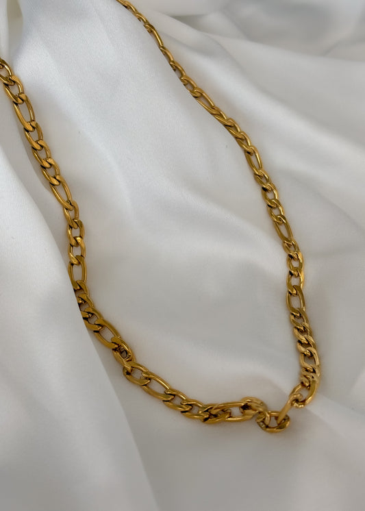 Cadena dorada larga