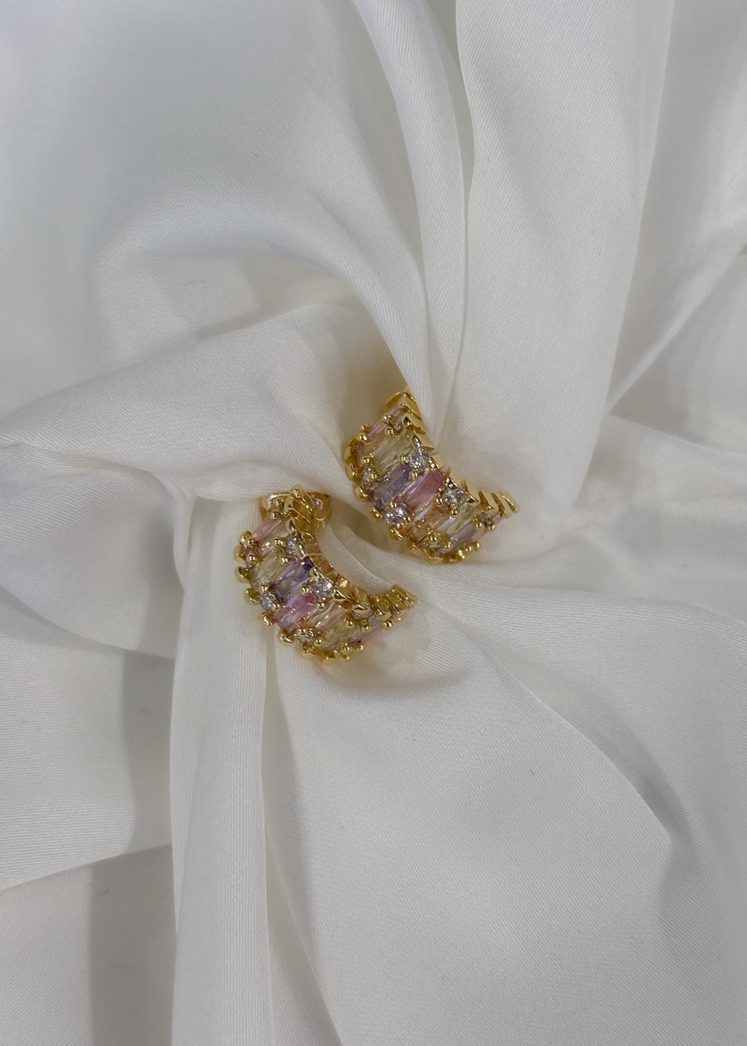 Aretes media luna con cristales de colores