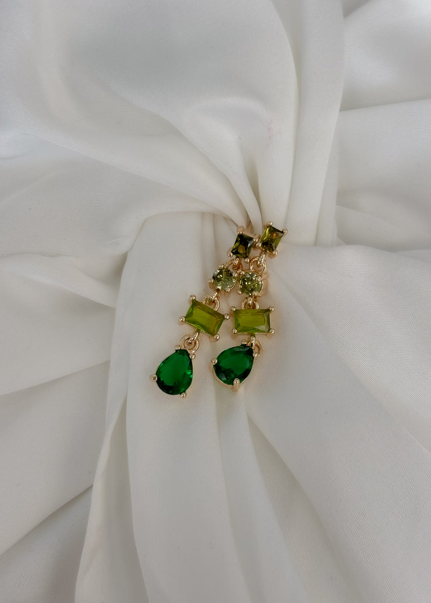 Aretes largos con cristales verdes