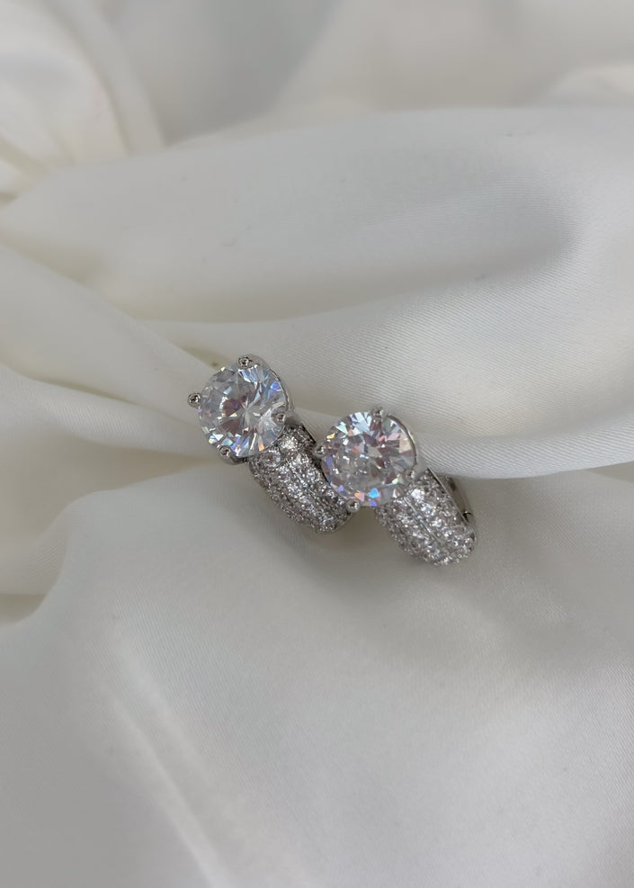 Arracadas plateadas con brillo