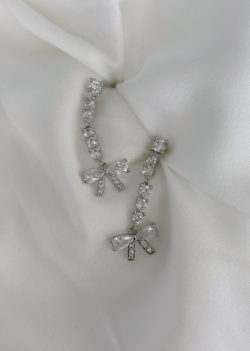 Aretes largos con moñito