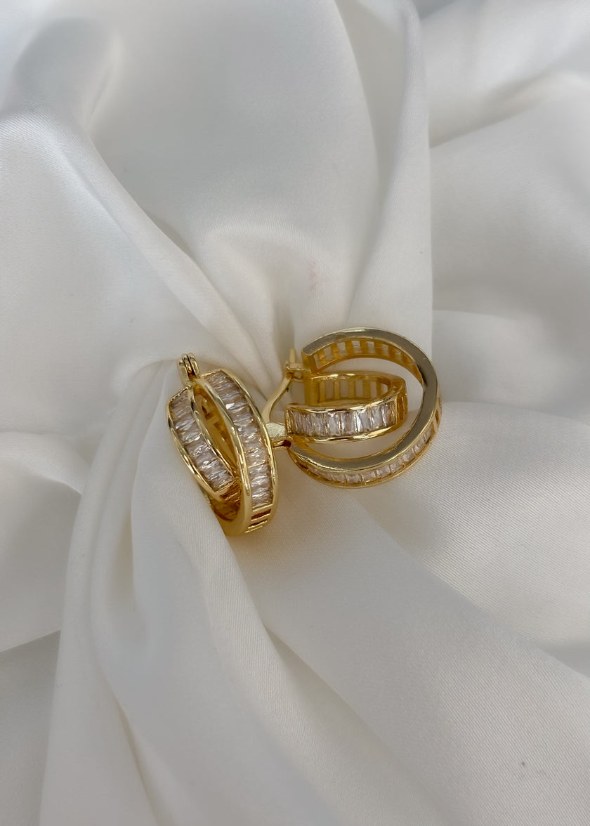 Arracada entrelazada con brillos