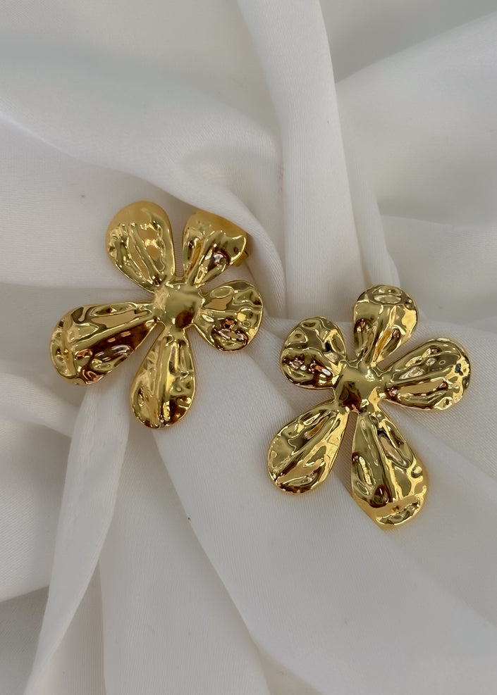 Aretes flor desigual
