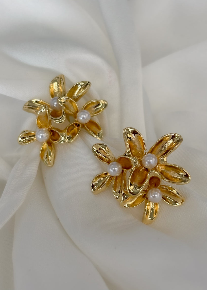 Aretes triple flor con perla