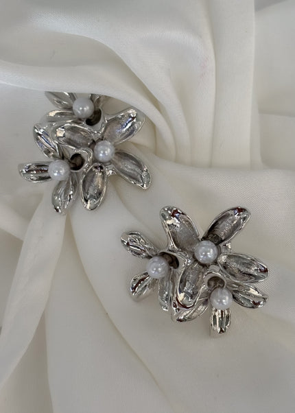 Aretes triple flor con perla