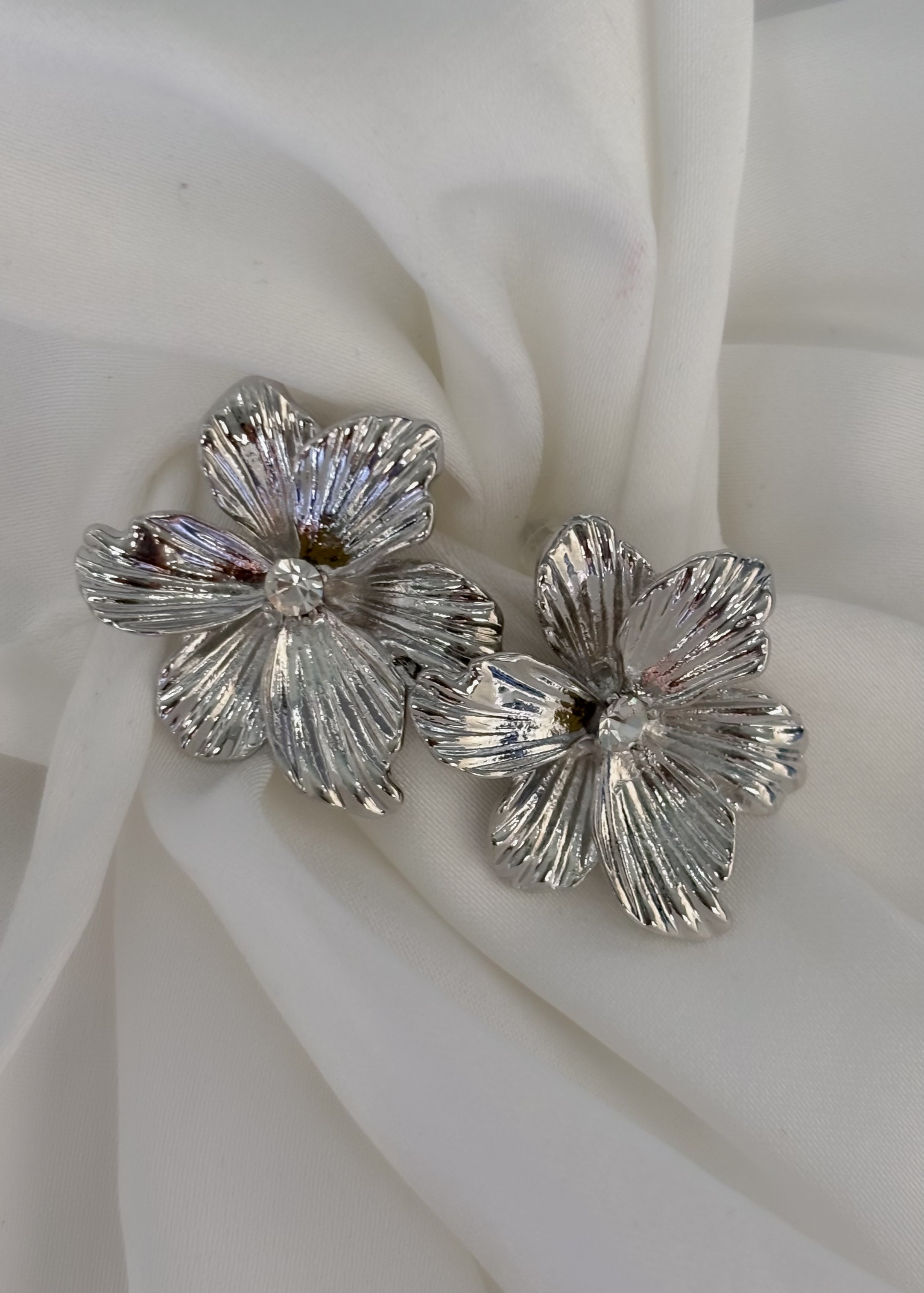 Aretes flor con brillo