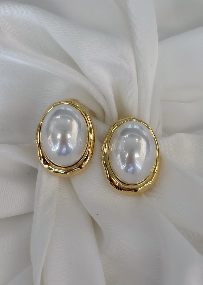 Aretes ovalados con perlas
