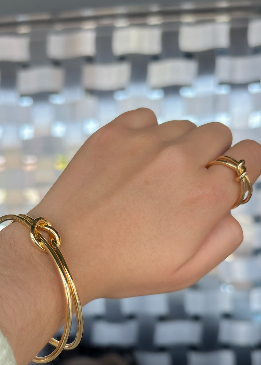 Set de anillo y brazalete nudo