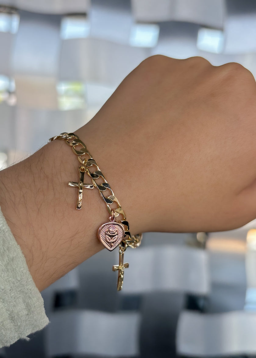 Pulsera con dijes cruz