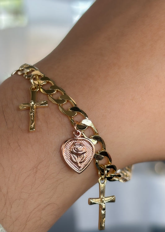 Pulsera con dijes cruz